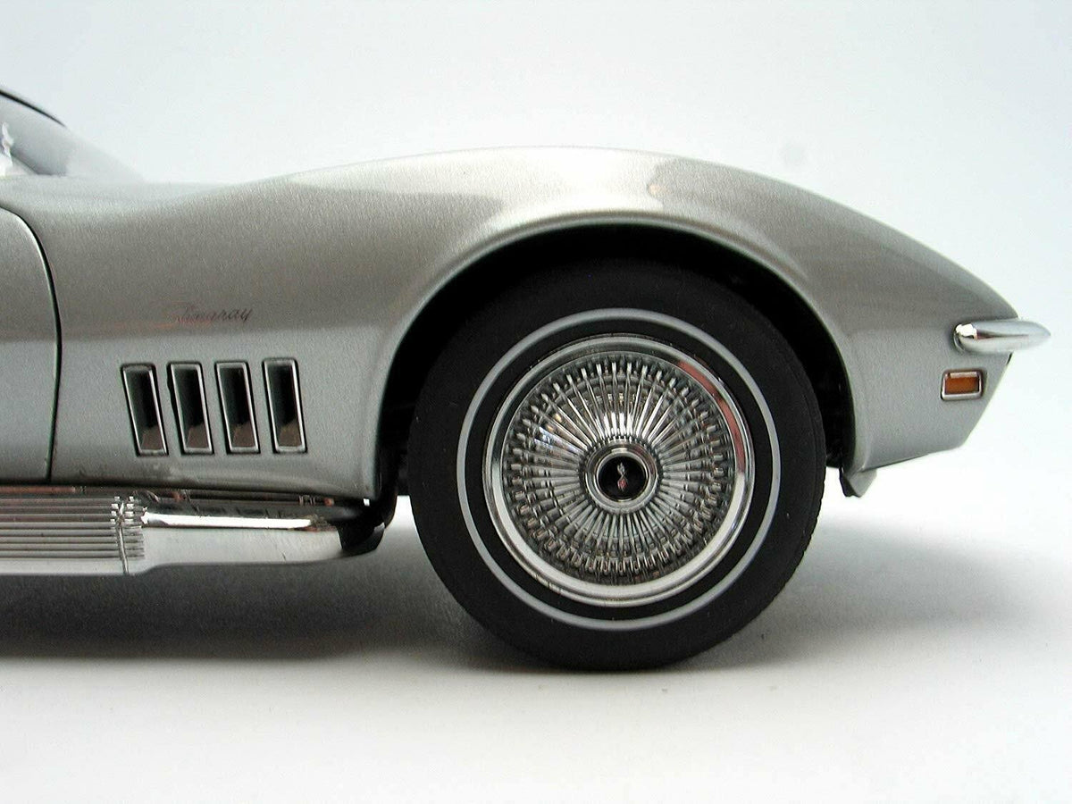Silver 1969 Chevrolet Corvette Diecast Model Car 1:18 D15698