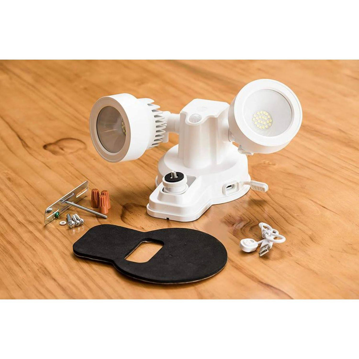 3-in-1 Floodlight, Charger and Mount for Arlo Ultra/Ultra 2 and Arlo Pro 3/Pro 4 (White) W347463