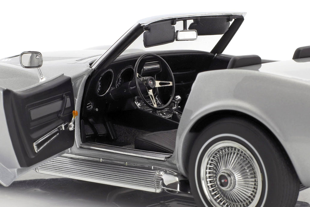 Silver 1969 Chevrolet Corvette Diecast Model Car 1:18 D15698