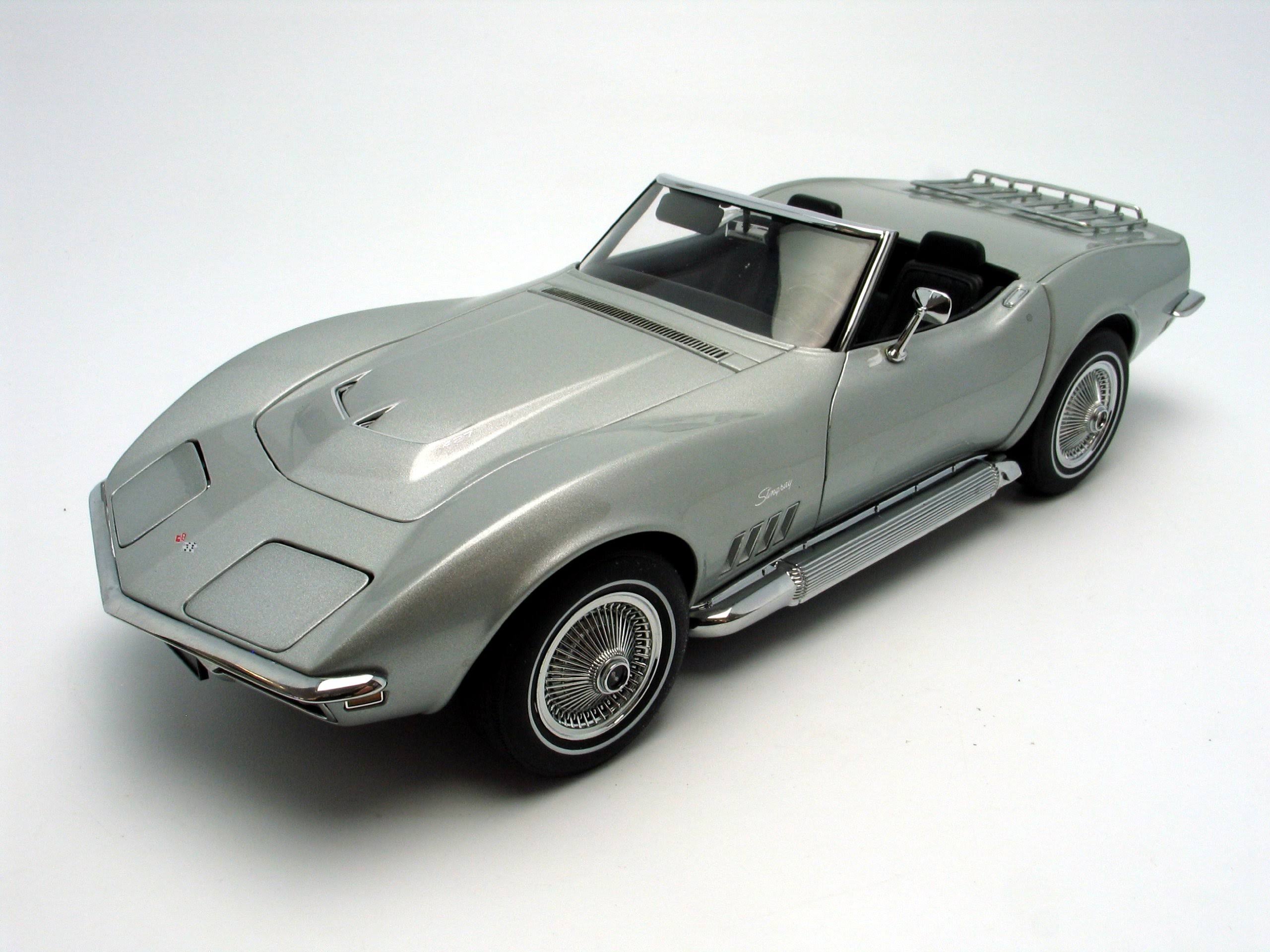 Silver 1969 Chevrolet Corvette Diecast Model Car 1:18 D15698