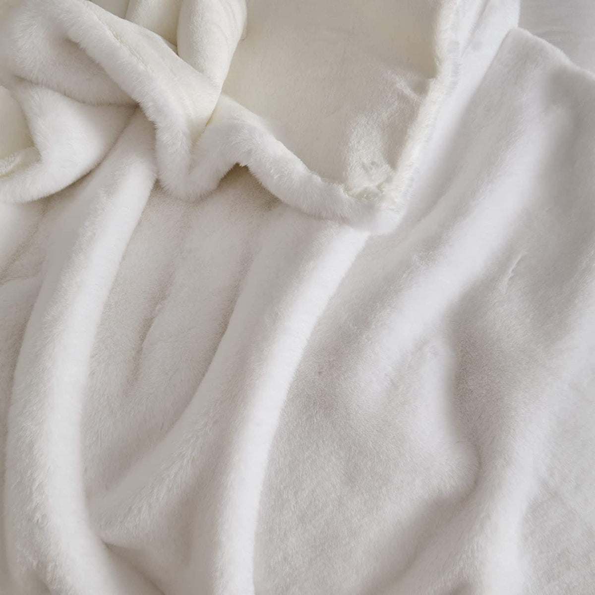 Faux Fur Reversible Throw Blanket 60"x80" White Z792989