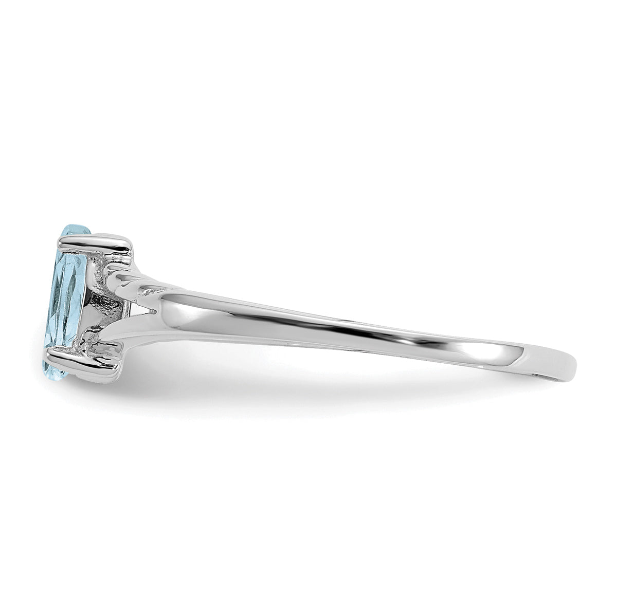 10 Karat White Gold Aquamarine Ring J7564