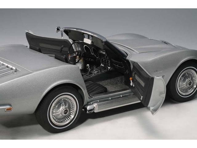 Silver 1969 Chevrolet Corvette Diecast Model Car 1:18 D15698