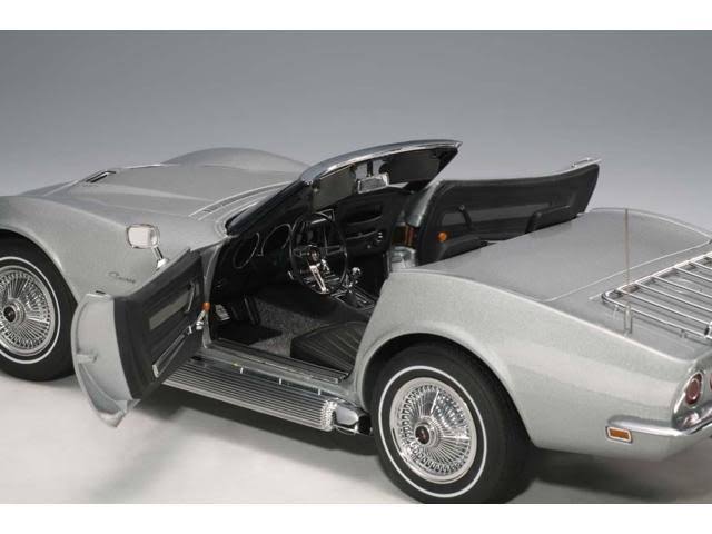 Silver 1969 Chevrolet Corvette Diecast Model Car 1:18 D15698